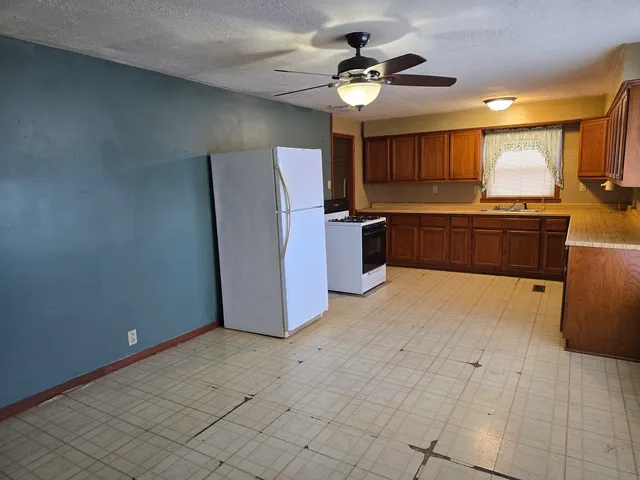 $95,000 | 3435 Highway 13, Harrisburg, IL 62946