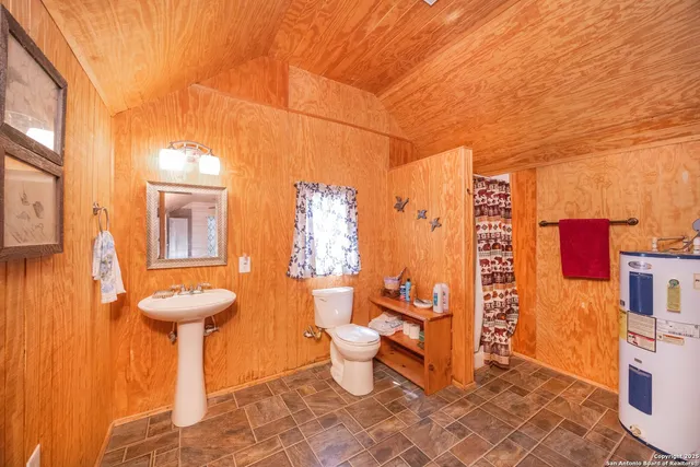 $575,500 | 1849 County Road 340, Knippa, TX 78870