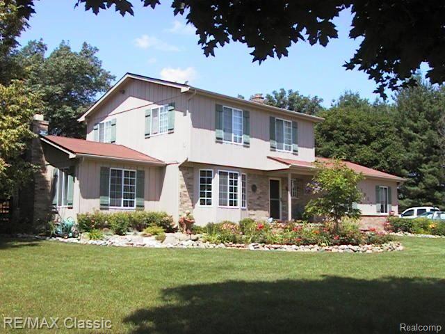 1935 Rowe Road Milford, MI 48380 - Photo 17 of 22 Front Left