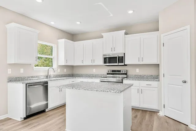 $389,900 | 906 Southwest Pintail Drive, Oak Grove, MO 64075