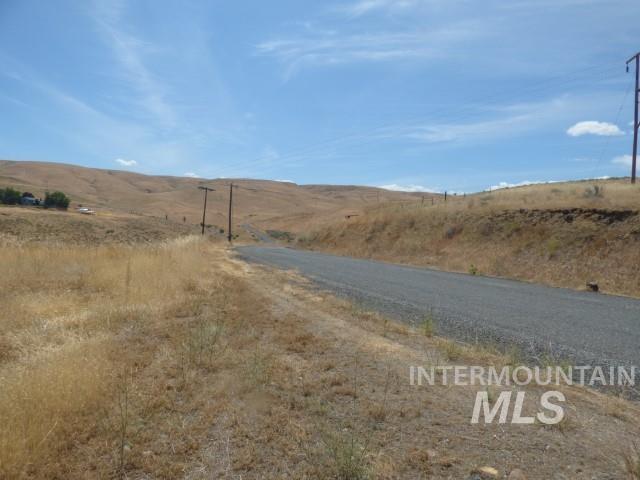 578 Silcott Road Clarkston, WA 99403 - Photo 11 of 47 View of asphalt road