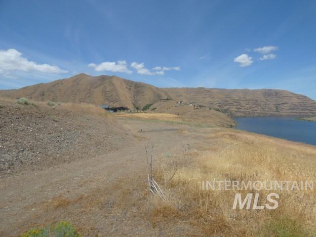 578 Silcott Road Clarkston, WA 99403 - Photo 12 of 47 View of mountain backdrop with a large body of water