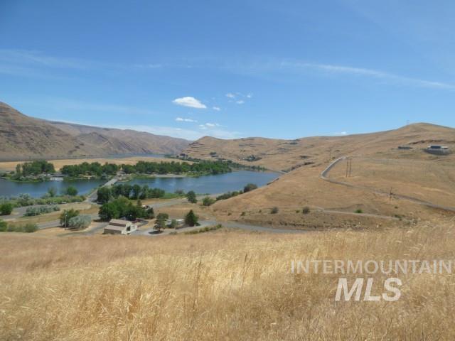 578 Silcott Road Clarkston, WA 99403 - Photo 17 of 47 View of mountain backdrop with a large body of water