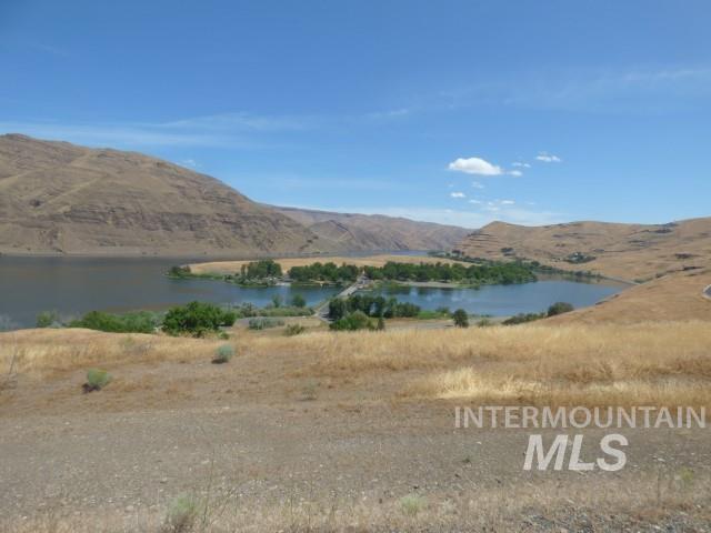 578 Silcott Road Clarkston, WA 99403 - Photo 19 of 47 View of mountain backdrop with a large body of water