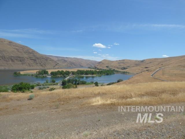 578 Silcott Road Clarkston, WA 99403 - Photo 20 of 47 View of mountain backdrop featuring a large body of water