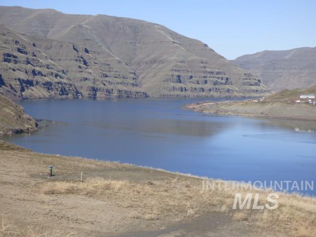 578 Silcott Road Clarkston, WA 99403 - Photo 2 of 47 Water view with mountains