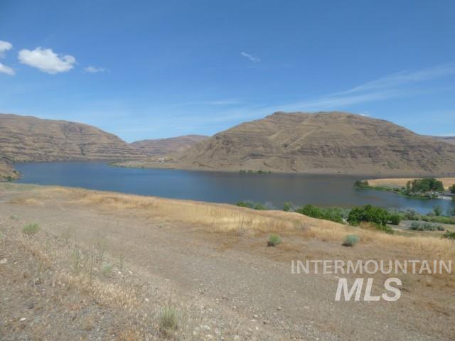 578 Silcott Road Clarkston, WA 99403 - Photo 24 of 47 Water view with a mountainous background