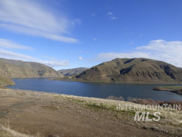 578 Silcott Road Clarkston, WA 99403 - Photo 4 of 47 Water view with a mountain backdrop
