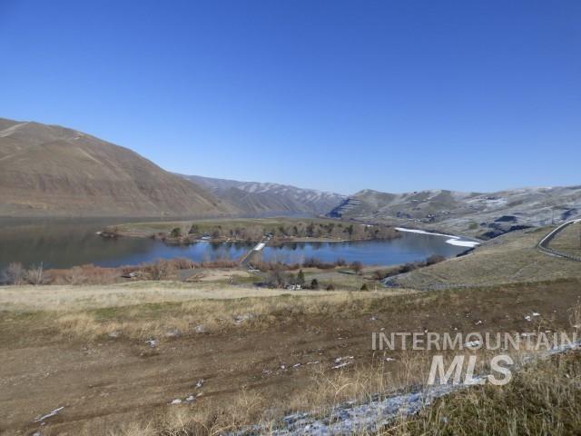 578 Silcott Road Clarkston, WA 99403 - Photo 44 of 47 Mountain view with a large body of water