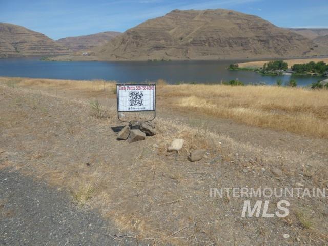 578 Silcott Road Clarkston, WA 99403 - Photo 8 of 47 Water view with a mountainous background
