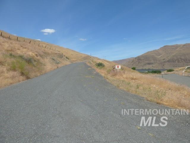 578 Silcott Road Clarkston, WA 99403 - Photo 9 of 47 View of asphalt street with a mountain view