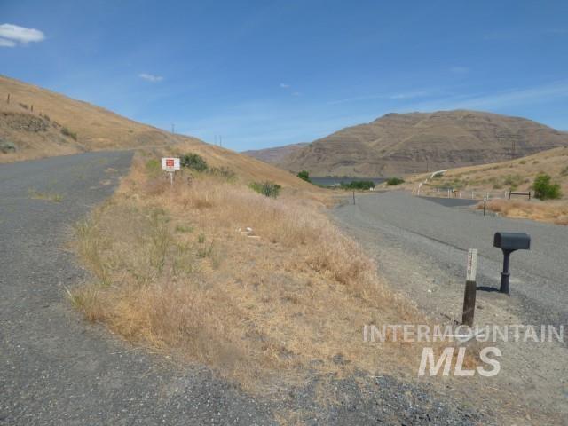 578 Silcott Road Clarkston, WA 99403 - Photo 10 of 47 View of asphalt street with a mountain view