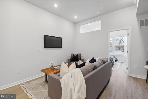 $1,250 | 1330-34 South Patton Street, Unit 403, Philadelphia, PA 19146