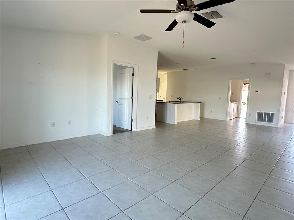 5380 Blue Horizon Way Wimauma, FL 33598 - Photo 9 of 23