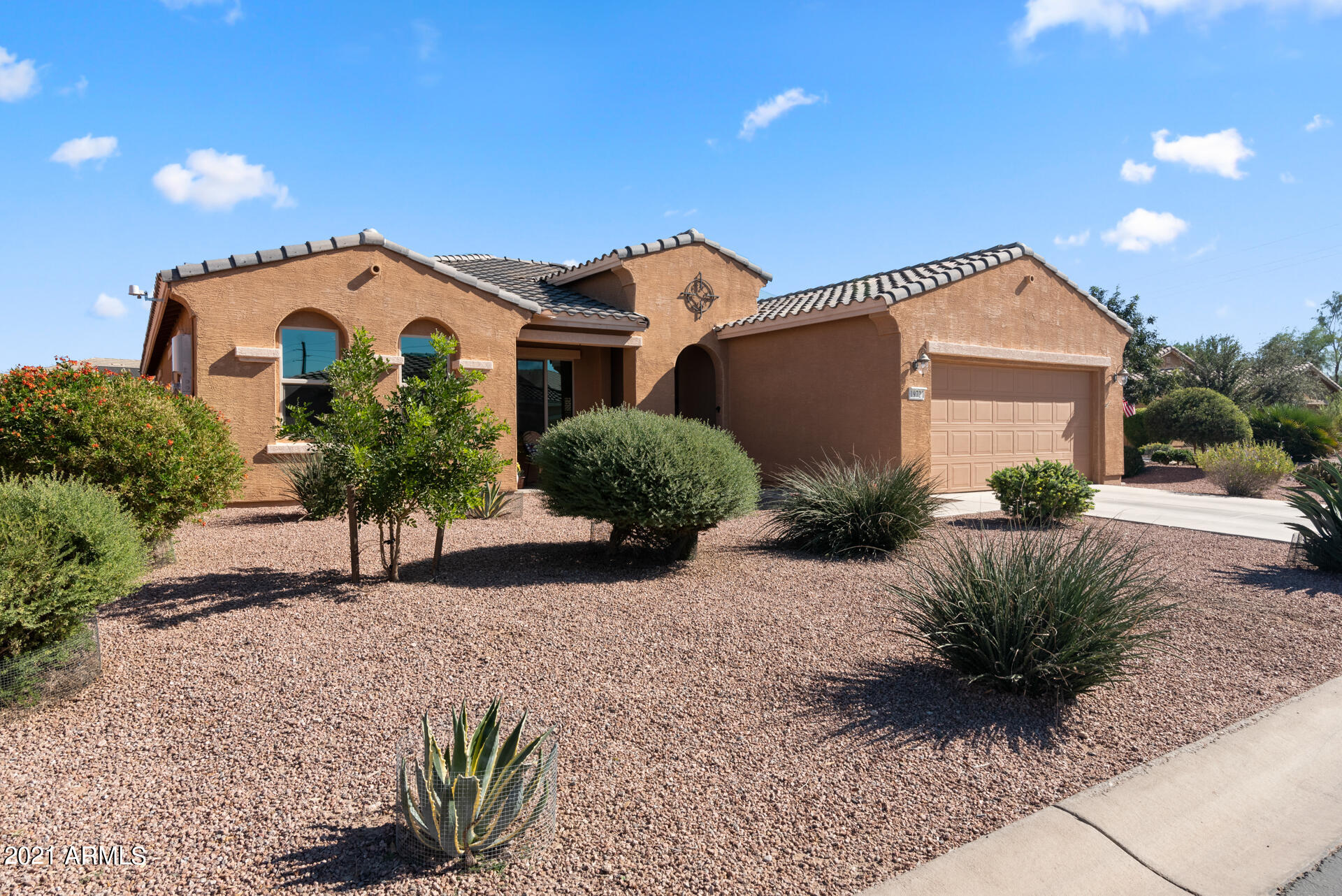 19721 North Flamingo Road Maricopa, AZ 85138 - Photo 2 of 31 1-2