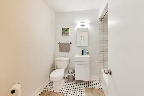 $175,000 | 1008 Washington Boulevard, Unit 9, Oak Park, IL 60302