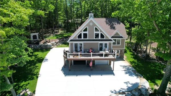 $739,900 | 189 Ridgeview Drive, Hidden Valley, PA 15502