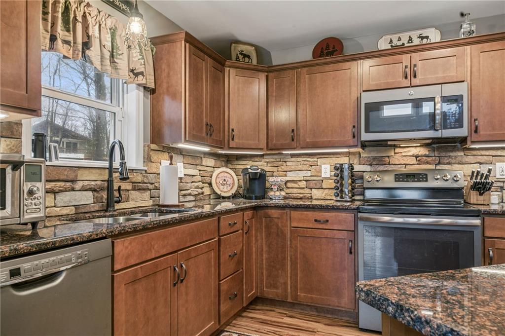 189 Ridgeview Drive Hidden Valley, PA 15502 - Photo 12 of 43