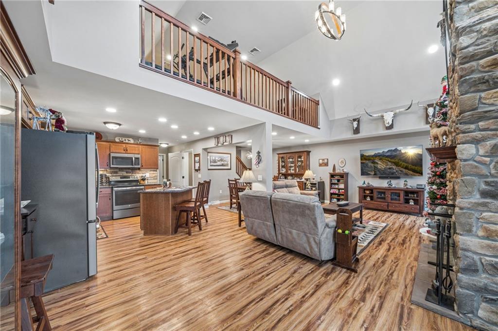 189 Ridgeview Drive Hidden Valley, PA 15502 - Photo 6 of 43