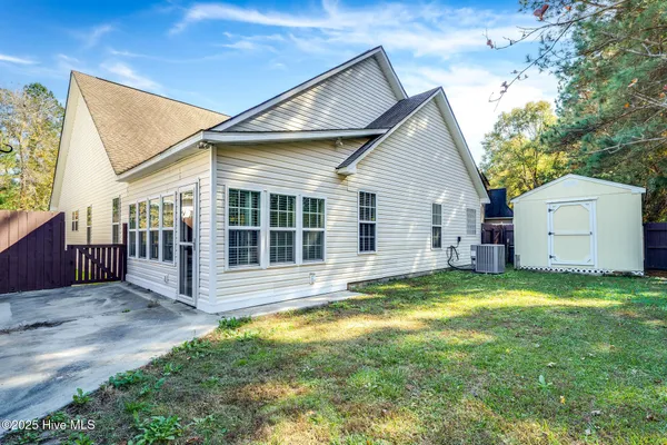 $515,000 | 1004 Bally Bunion Lane, Burgaw, NC 28425