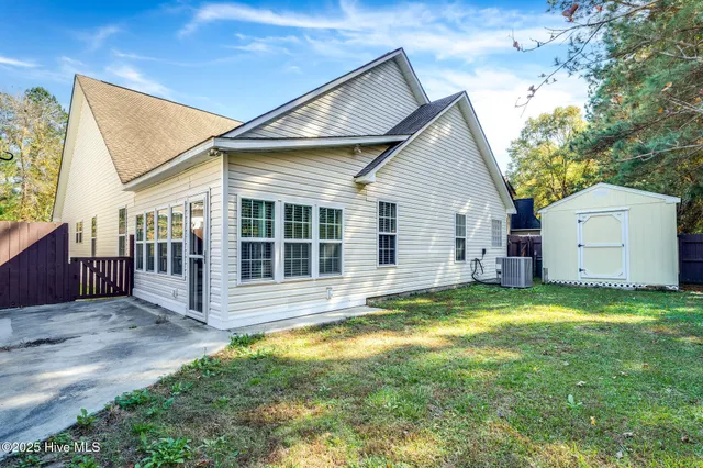 $525,000 | 1004 Bally Bunion Lane, Burgaw, NC 28425