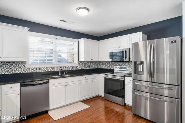 $525,000 | 1004 Bally Bunion Lane, Burgaw, NC 28425