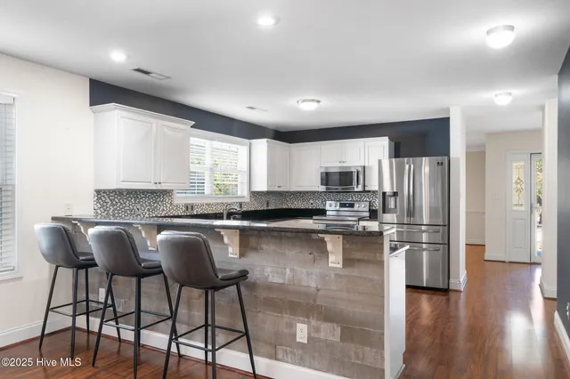 $525,000 | 1004 Bally Bunion Lane, Burgaw, NC 28425