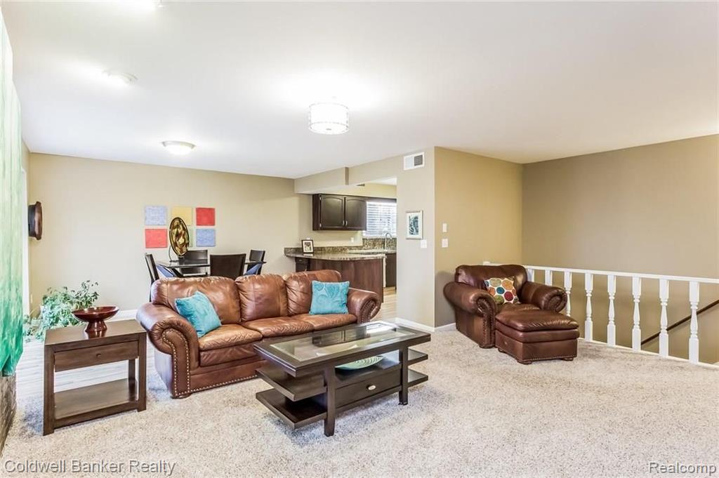 2104 Bone Road Holly, MI 48442 - Photo 4 of 38