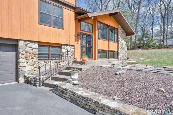 $575,000 | 3 Standish Road, Ellington, CT 06029