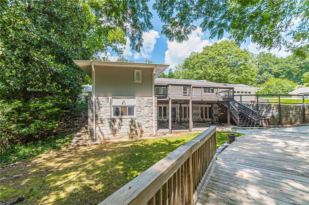 4523 Runnemede Road Northwest Atlanta, GA 30327 - Photo 5 of 47