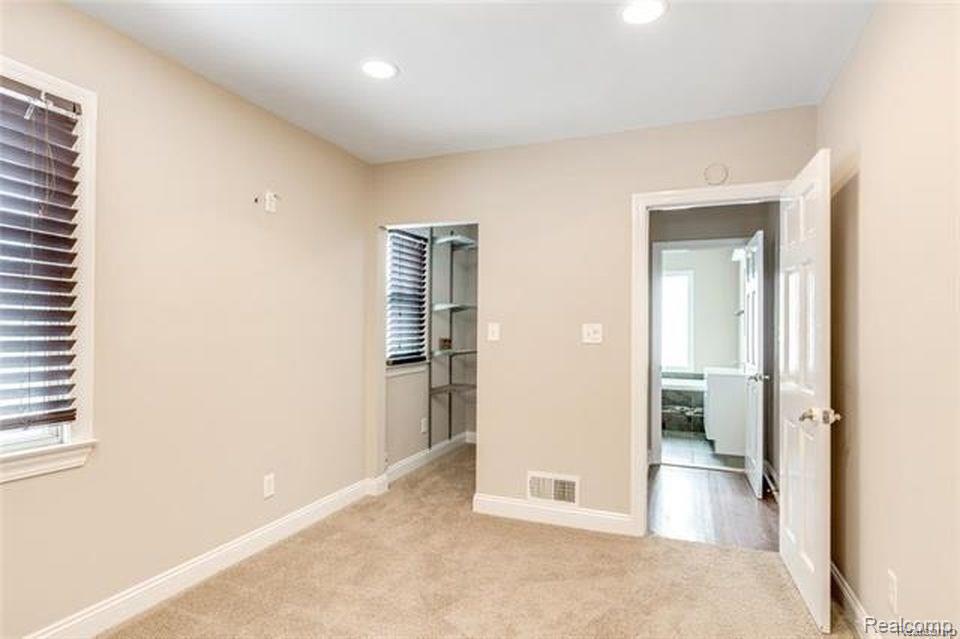 8204 Republic Avenue Warren, MI 48089 - Photo 7 of 17