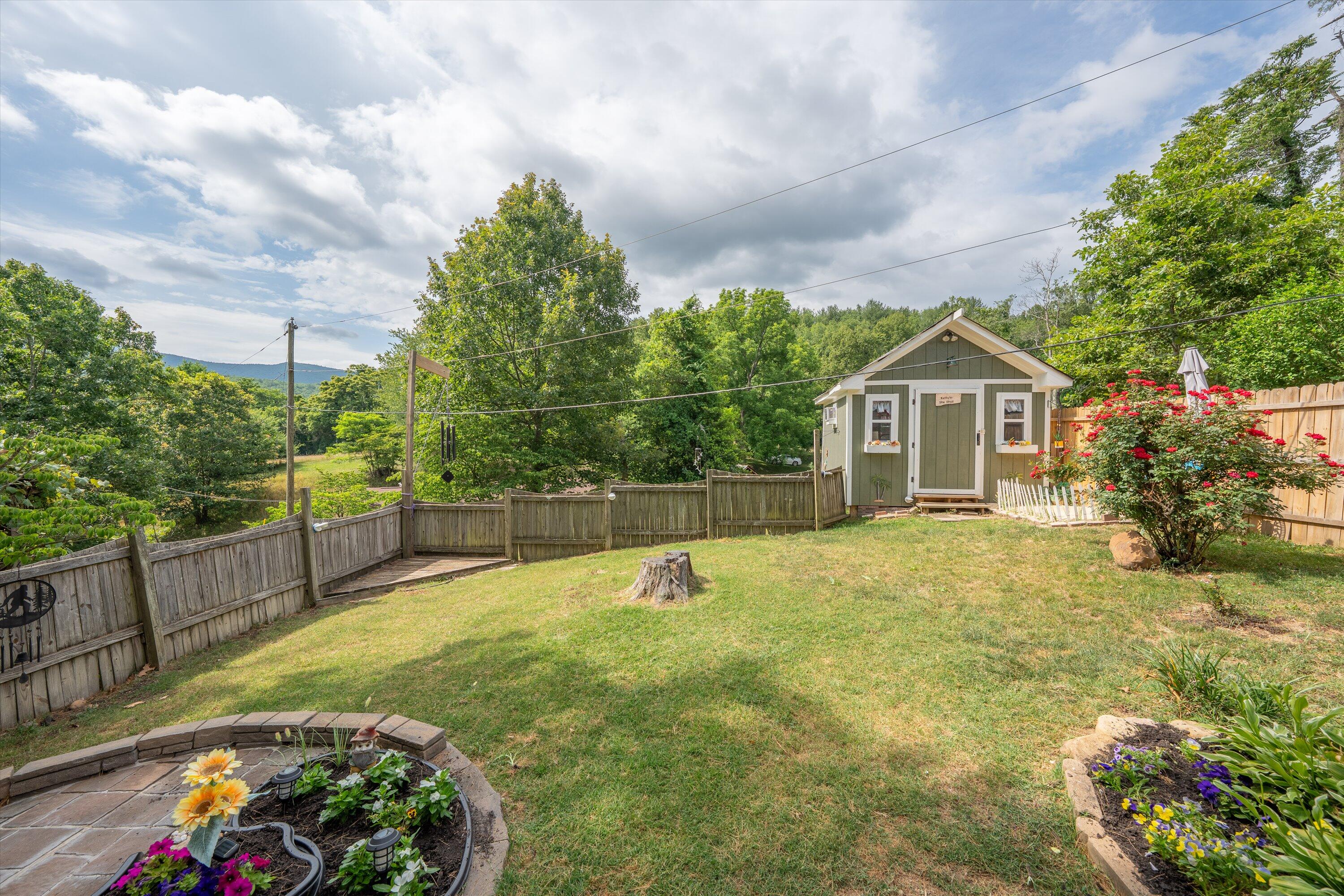 5184 North W River Road Salem, VA 24153 - Photo 5 of 48 04-06102026 (17)