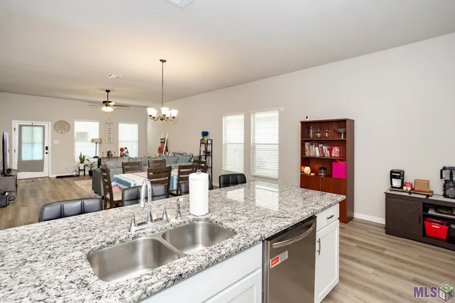 $2,350 | 39500 Ridgeland Drive, Gonzales, LA 70737