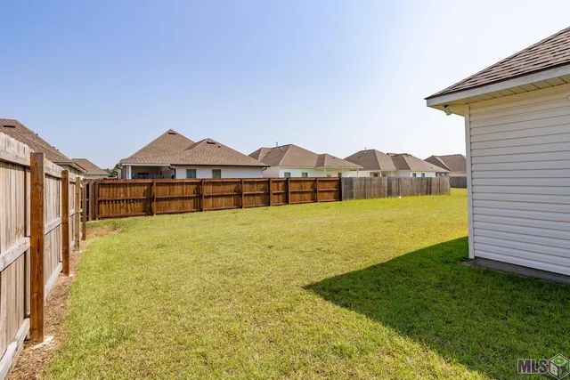 $2,350 | 39500 Ridgeland Drive, Gonzales, LA 70737