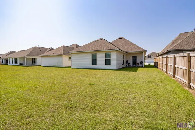 $2,350 | 39500 Ridgeland Drive, Gonzales, LA 70737