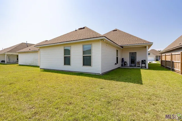 $2,350 | 39500 Ridgeland Drive, Gonzales, LA 70737