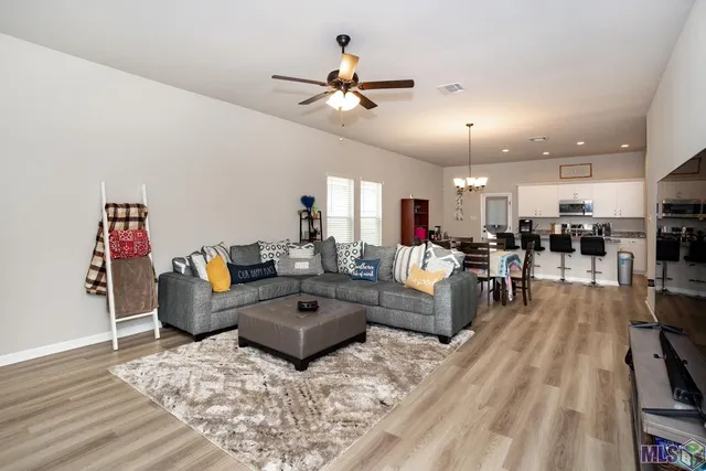 $2,350 | 39500 Ridgeland Drive, Gonzales, LA 70737