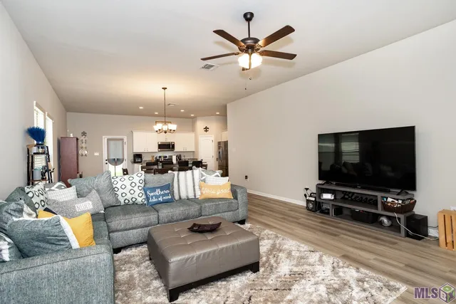 $2,350 | 39500 Ridgeland Drive, Gonzales, LA 70737