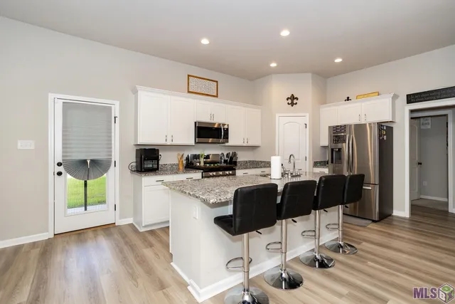 $2,350 | 39500 Ridgeland Drive, Gonzales, LA 70737