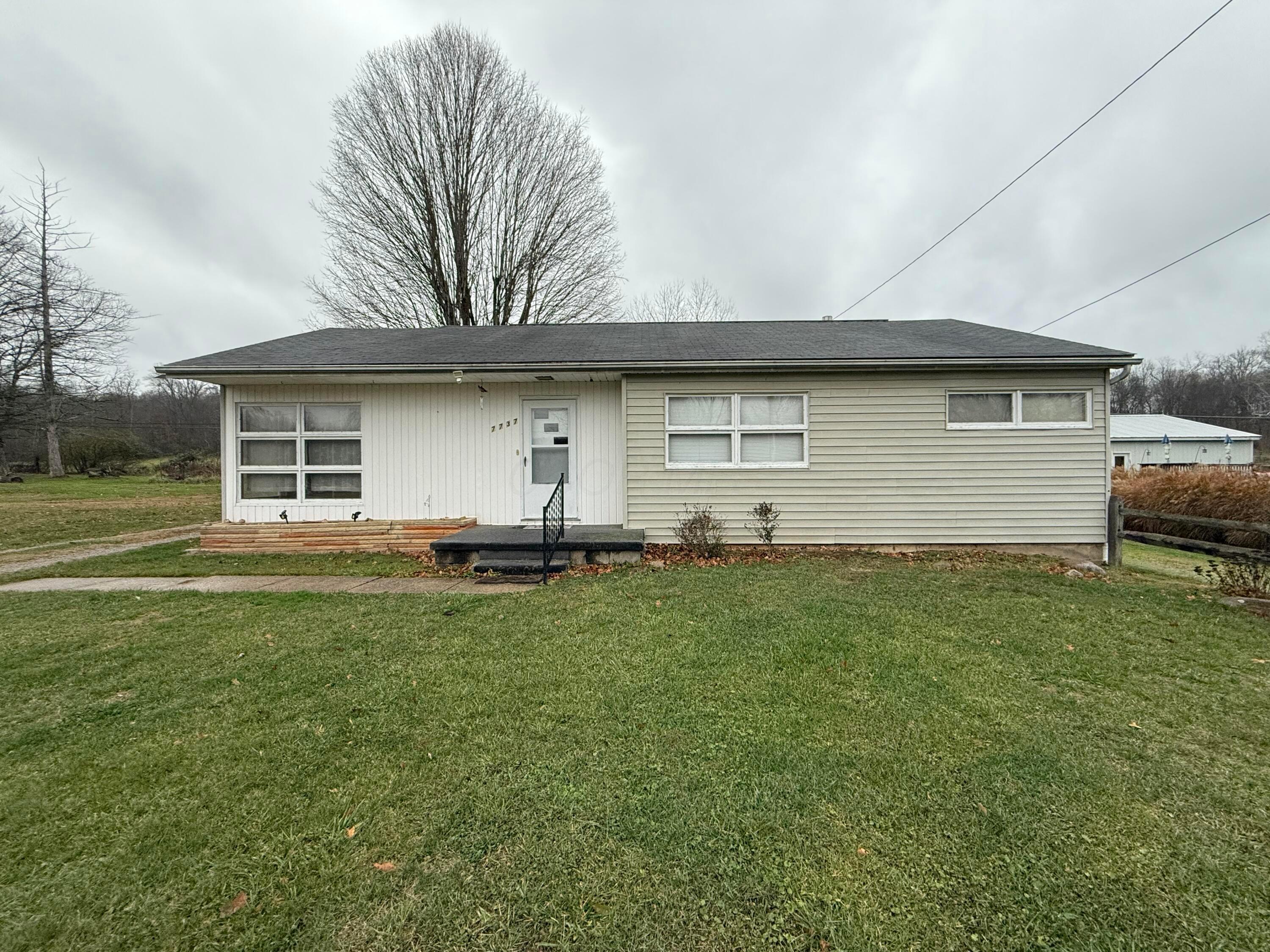 7737 Ceramic Road Roseville, OH 43777 - Photo 2 of 23 tempImageWZr6Hz