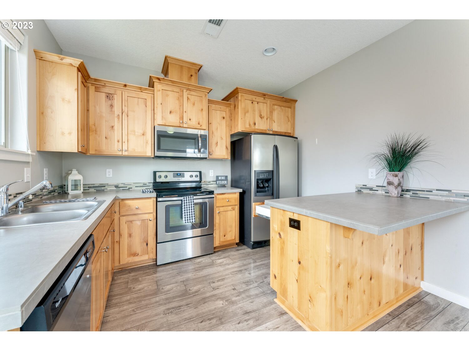 260 North 43rd Place Ridgefield, WA 98642 - Photo 7 of 20 a kitchen with stainless steel appliances granite countertop a sink a stove and a refrigerator