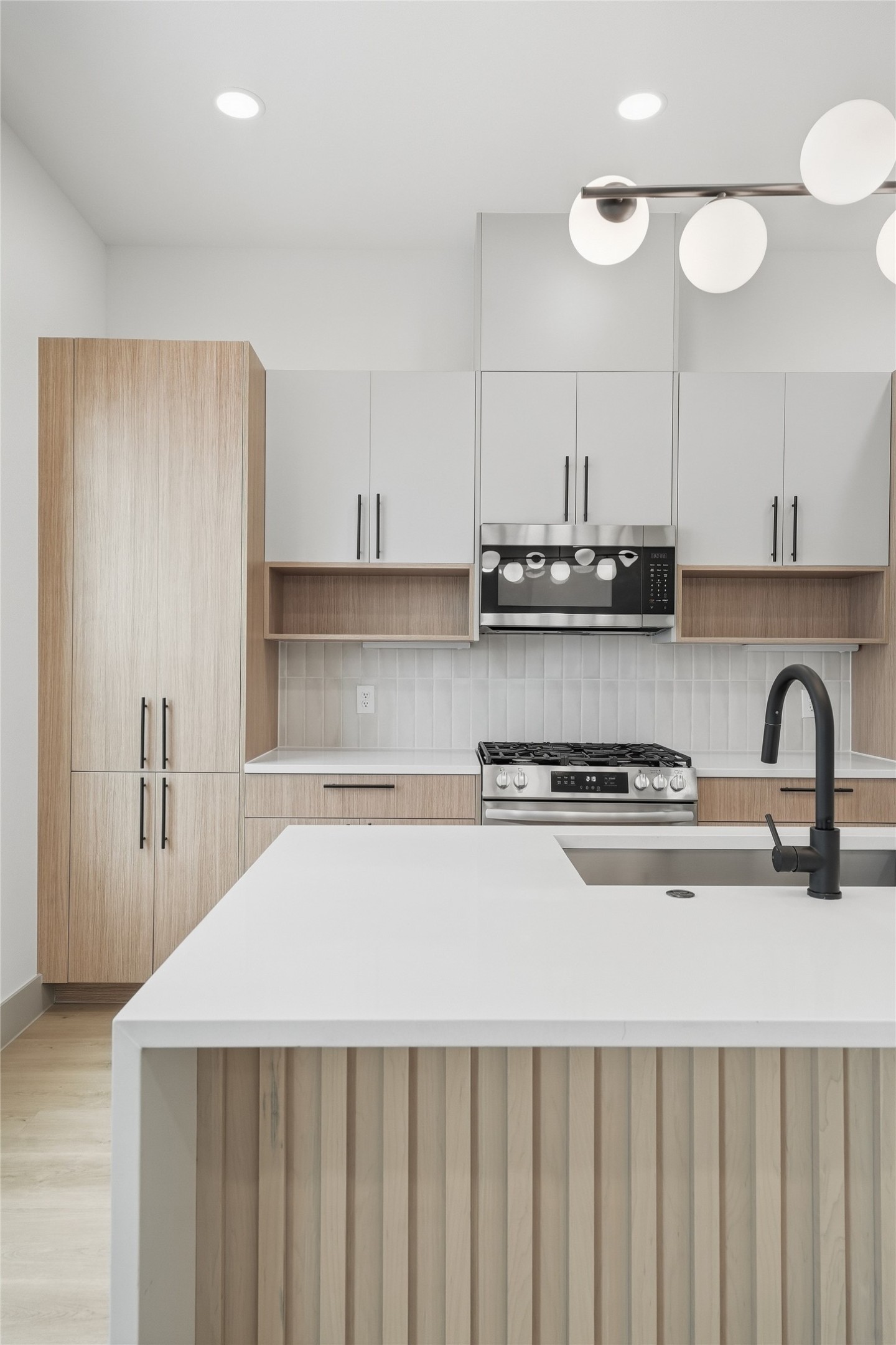 2953 Delafield Street Houston, TX 77023 - Photo 14 of 42 Kitchen and Dining