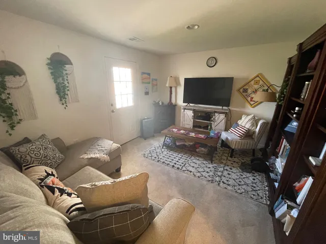 $2,199 | 100 Cecily Way, Ranson, WV 25438