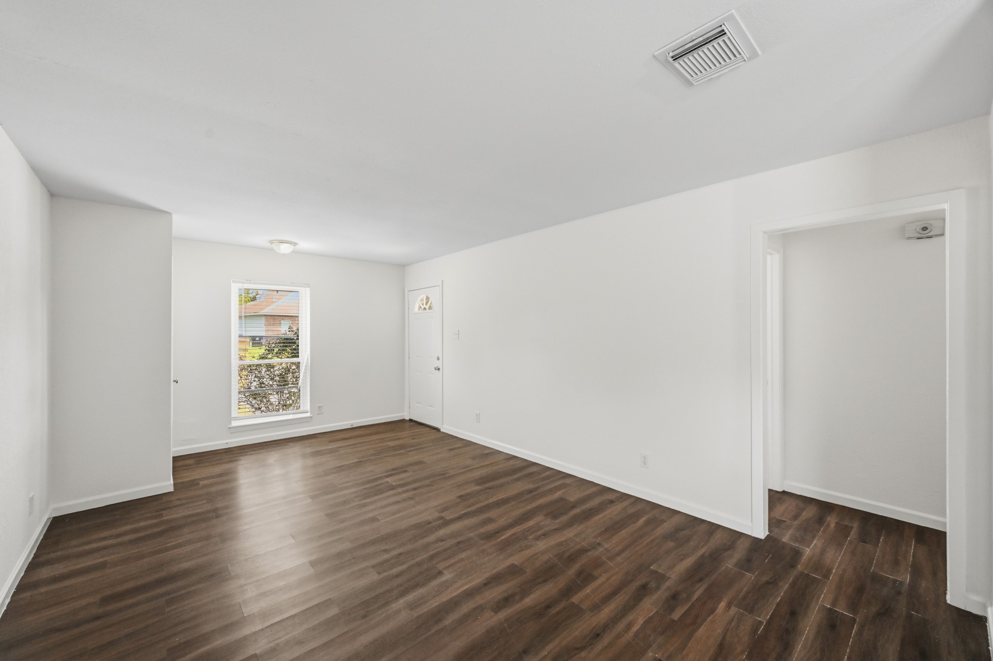 7303 Housman, Unit B Houston, TX 77055 - Photo 5 of 19 Gallery Image 5