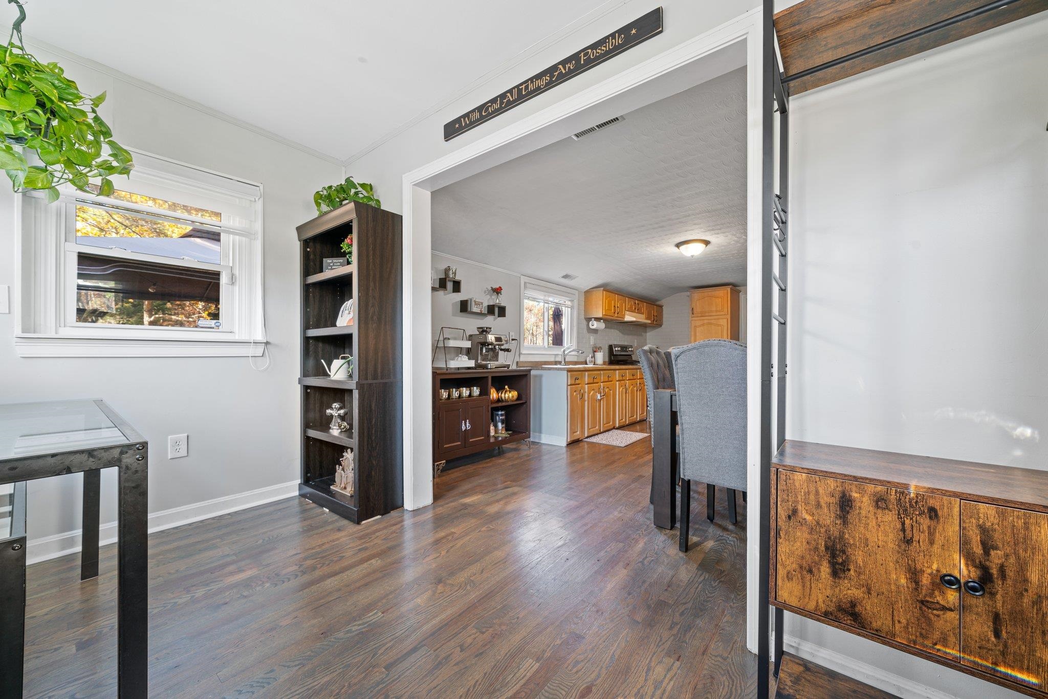 713 Chester Road Auburn, NH 03032 - Photo 3 of 23 Gallery Image 3