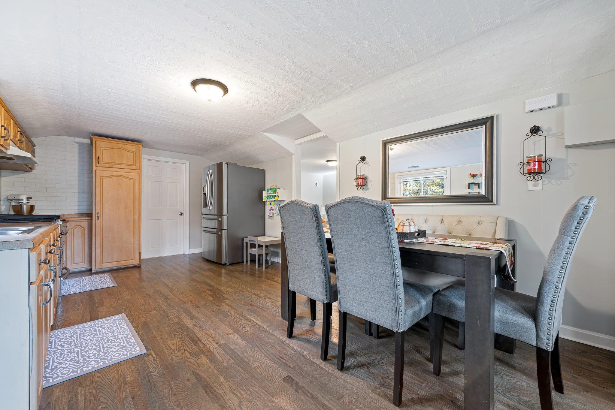 713 Chester Road Auburn, NH 03032 - Photo 5 of 23 Gallery Image 5