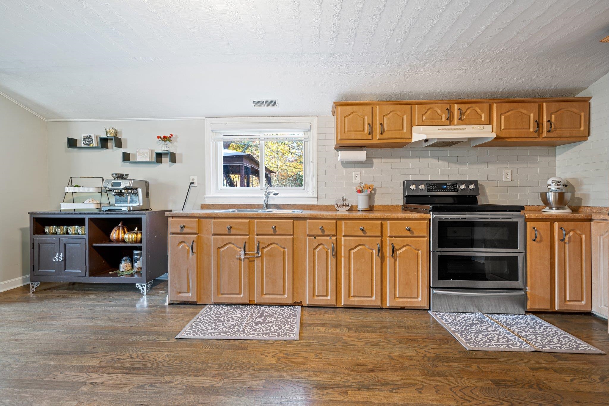 713 Chester Road Auburn, NH 03032 - Photo 8 of 23 Gallery Image 8