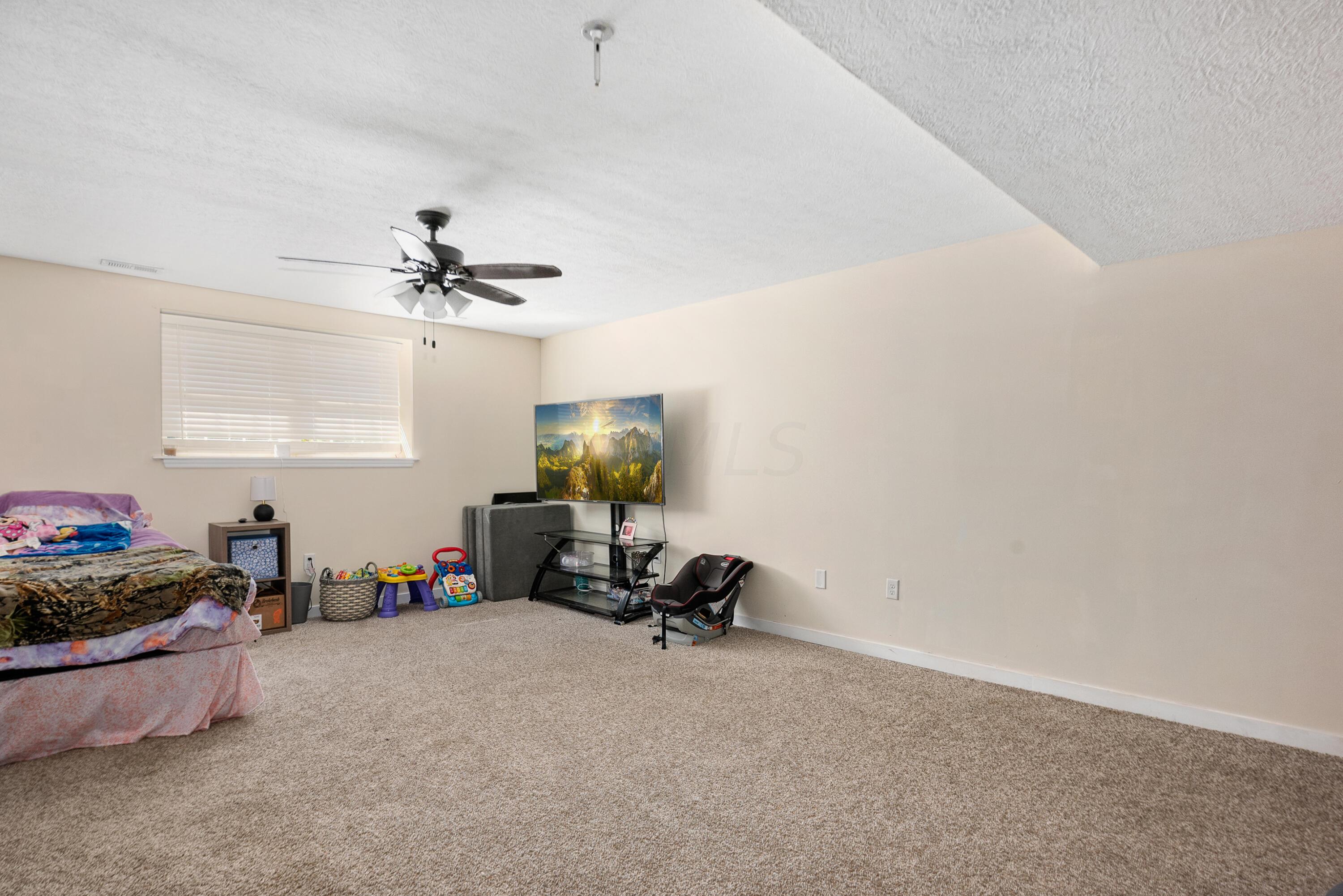 3050 Meister Road Southwest Lancaster, OH 43130 - Photo 21 of 41 Family Room