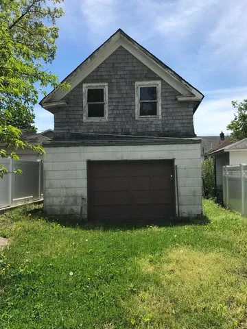 a view of front of house with yard
