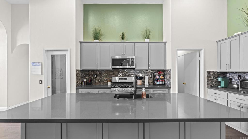 27100 Early Dawn Road Menifee, CA 92584 - Photo 8 of 37